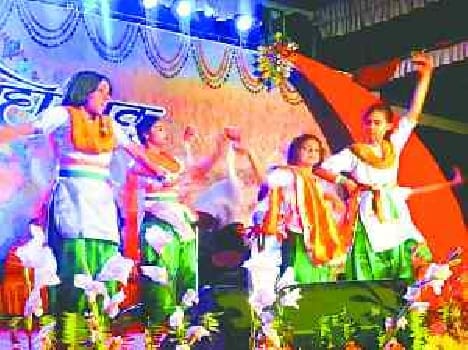 artists showed talent in Gonda Festival 